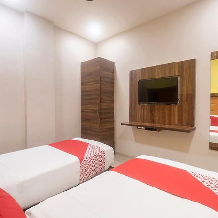 Hotel Blue Executive Near Chhatrapati Shivaji International Airport Βομβάη Εξωτερικό φωτογραφία