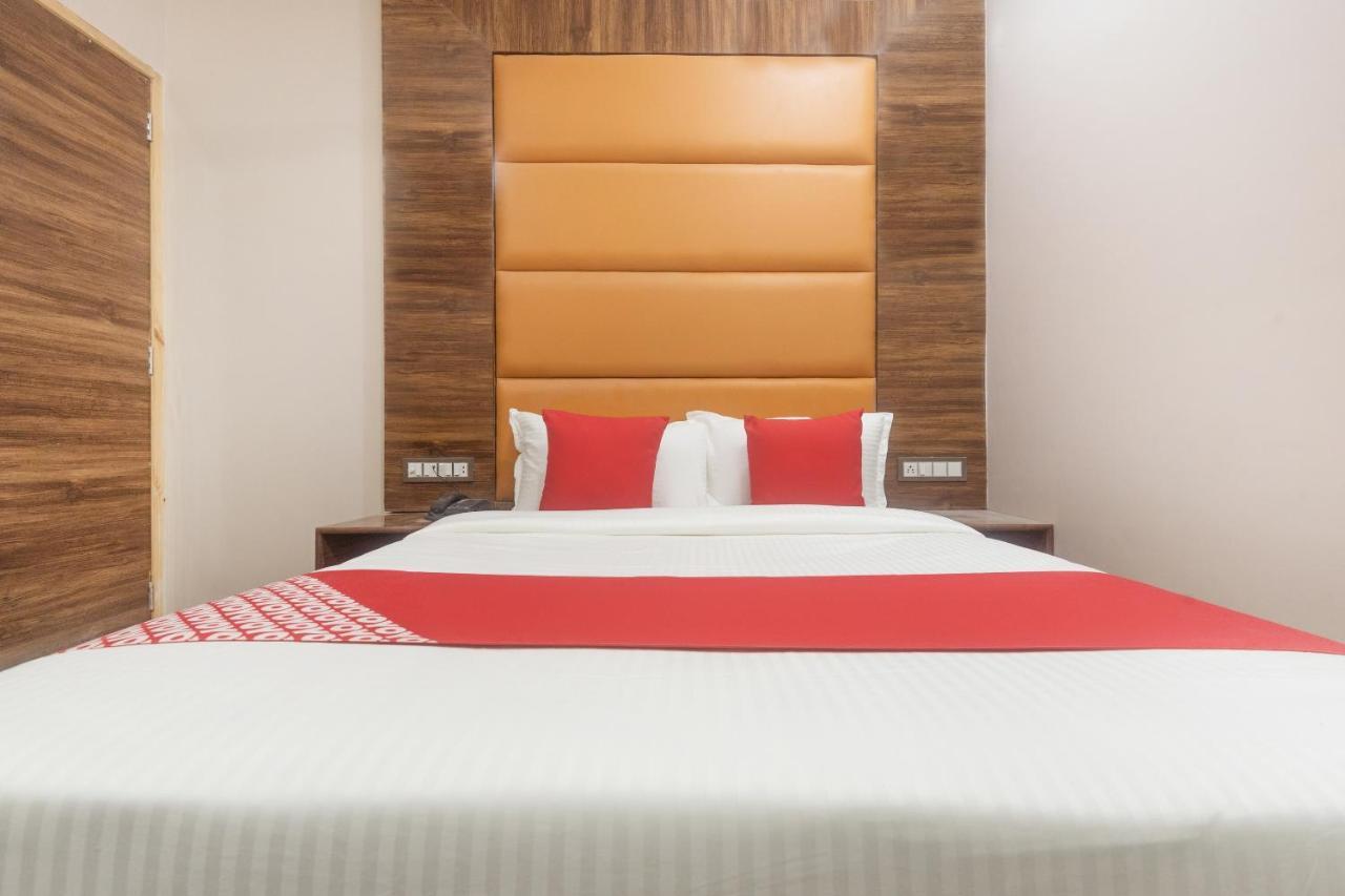 Hotel Blue Executive Near Chhatrapati Shivaji International Airport Βομβάη Εξωτερικό φωτογραφία