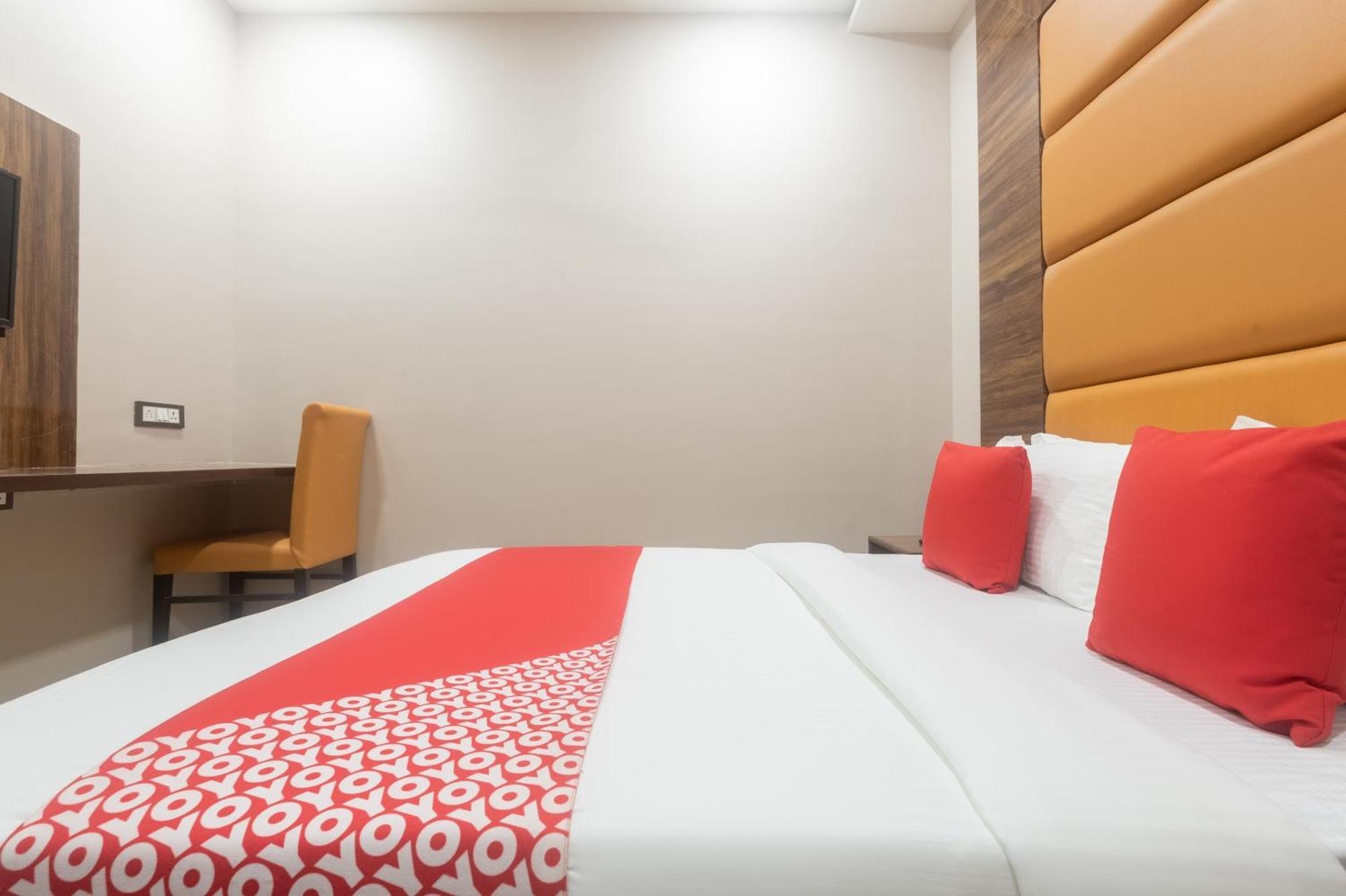 Hotel Blue Executive Near Chhatrapati Shivaji International Airport Βομβάη Εξωτερικό φωτογραφία
