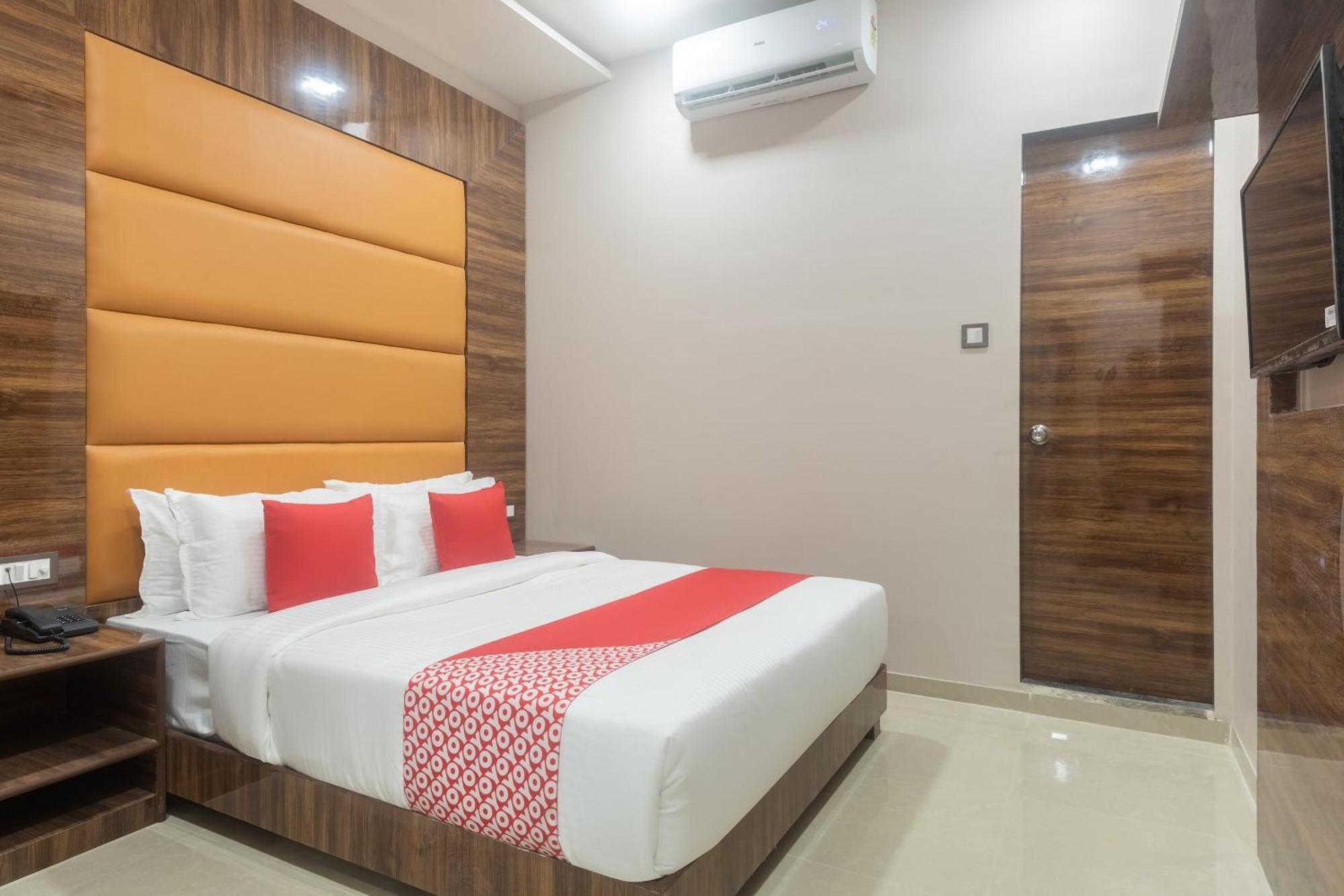 Hotel Blue Executive Near Chhatrapati Shivaji International Airport Βομβάη Εξωτερικό φωτογραφία