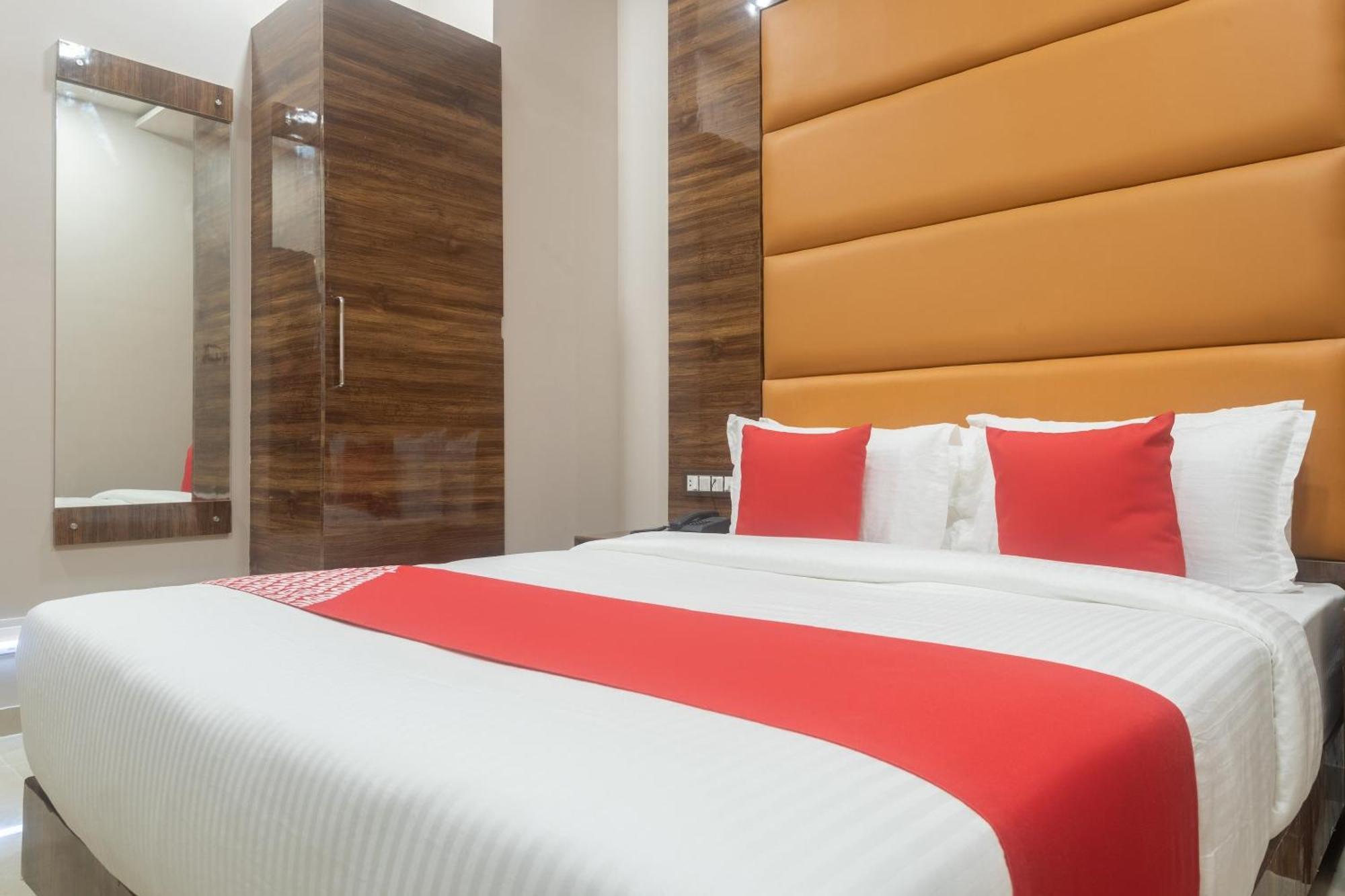 Hotel Blue Executive Near Chhatrapati Shivaji International Airport Βομβάη Εξωτερικό φωτογραφία