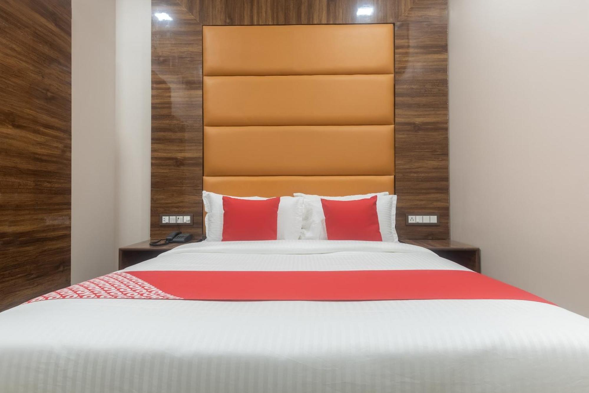 Hotel Blue Executive Near Chhatrapati Shivaji International Airport Βομβάη Εξωτερικό φωτογραφία