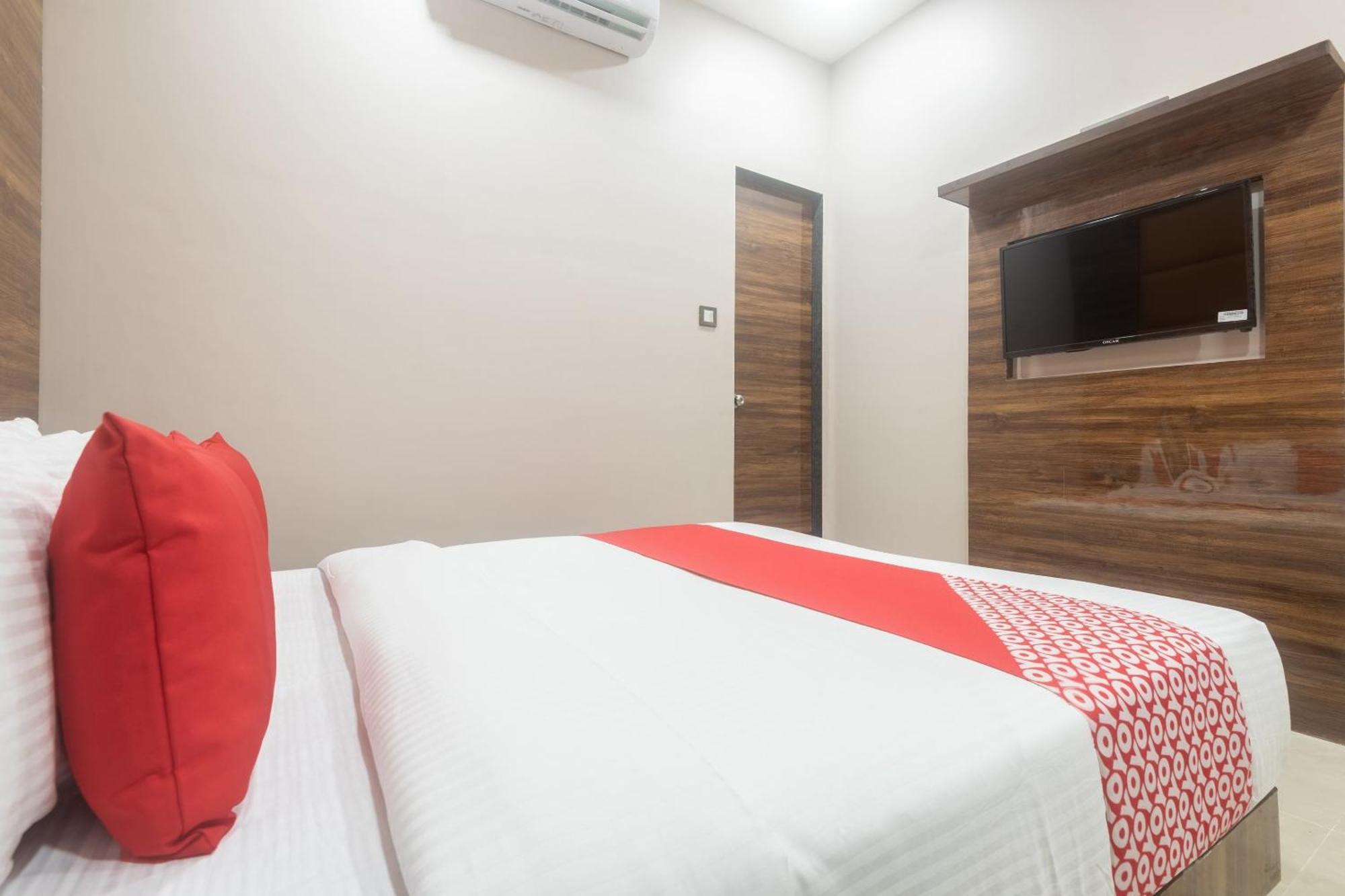 Hotel Blue Executive Near Chhatrapati Shivaji International Airport Βομβάη Εξωτερικό φωτογραφία