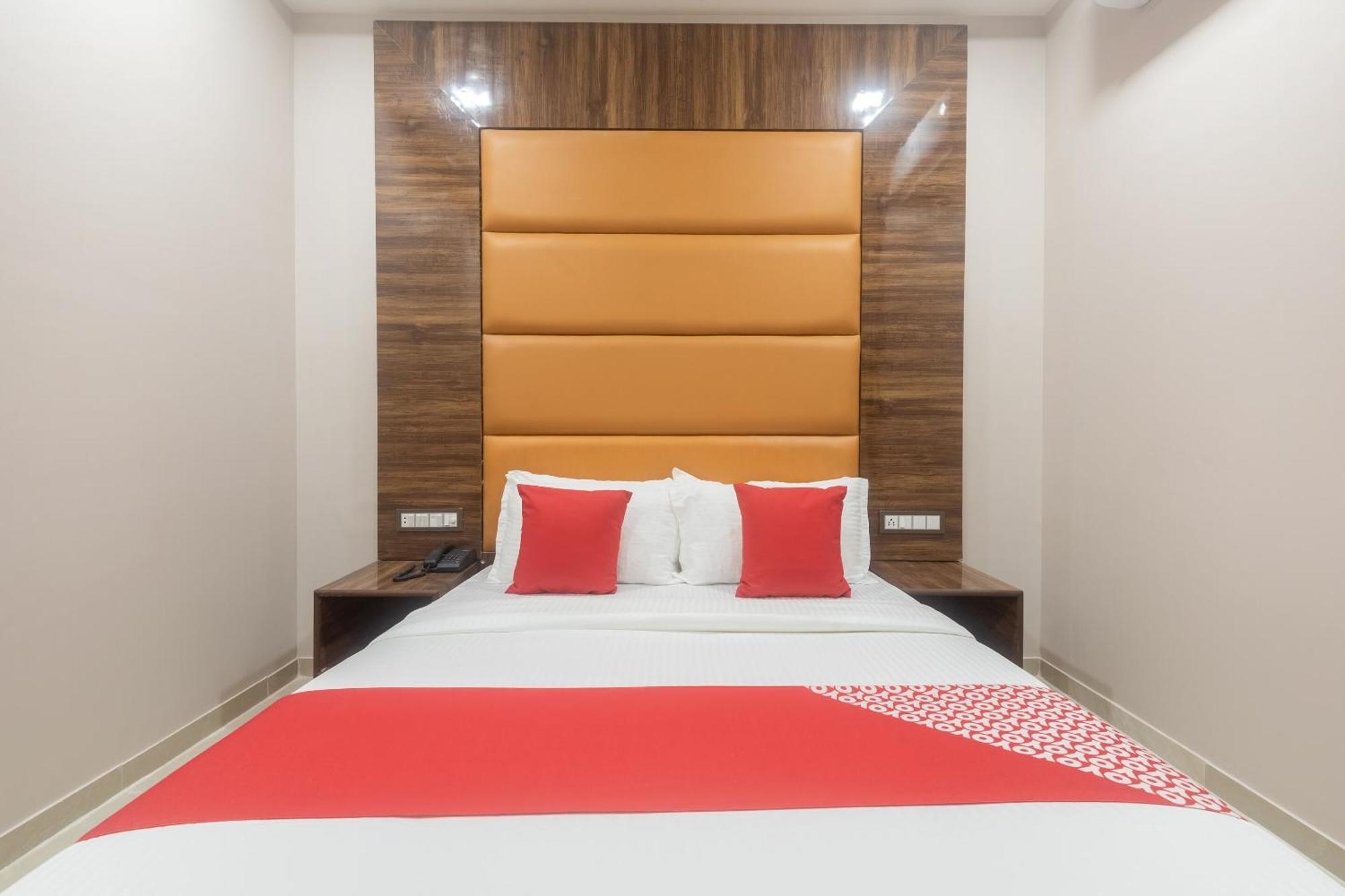 Hotel Blue Executive Near Chhatrapati Shivaji International Airport Βομβάη Εξωτερικό φωτογραφία