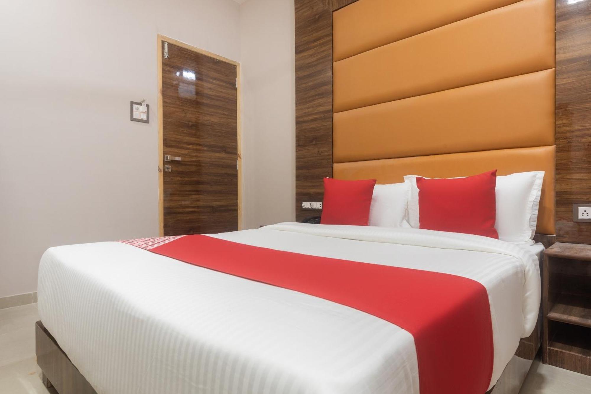 Hotel Blue Executive Near Chhatrapati Shivaji International Airport Βομβάη Εξωτερικό φωτογραφία